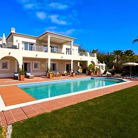 Praia Da Luz Sleeps 8 Pool Air Con Wifi Villa